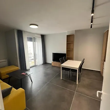 Arh Apartment *
